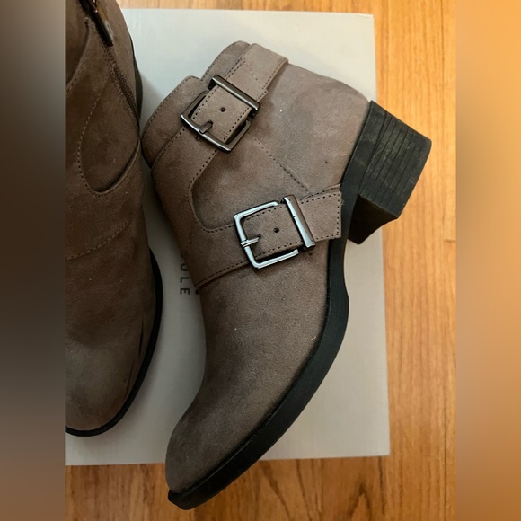 Kenneth Cole Reaction Re-Bella Ankle Bootie - Picture 5 of 8